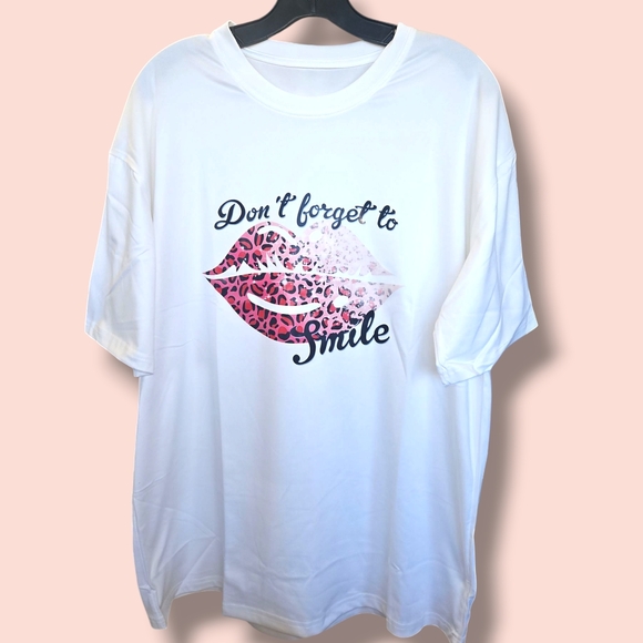 Don't Forget To Smile Whitw Graphic Tee With Pink Leopard Print Lips New - Picture 2 of 3